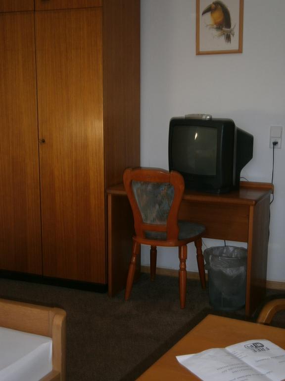 Hotel Strauss Waldbronn Rum bild