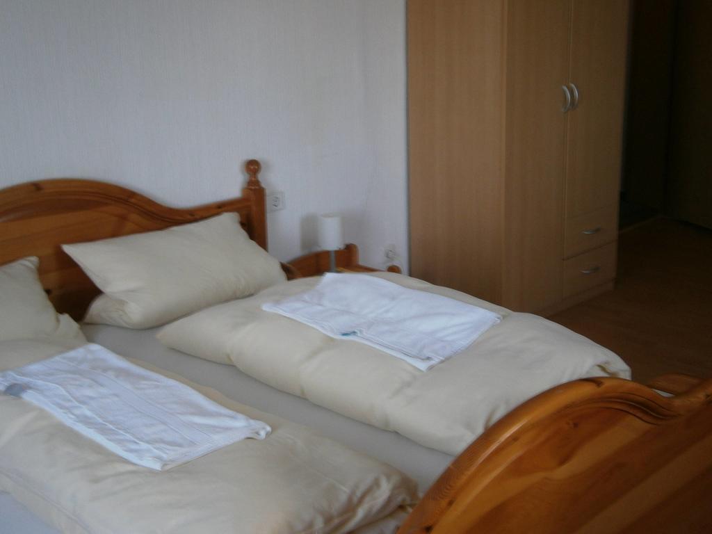 Hotel Strauss Waldbronn Rum bild