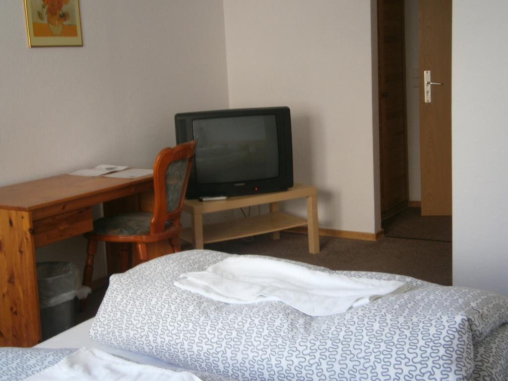 Hotel Strauss Waldbronn Rum bild