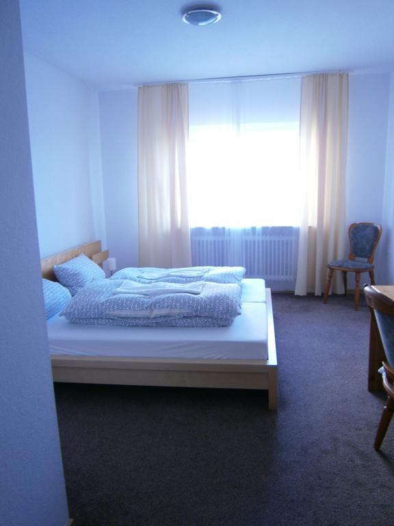 Hotel Strauss Waldbronn Rum bild