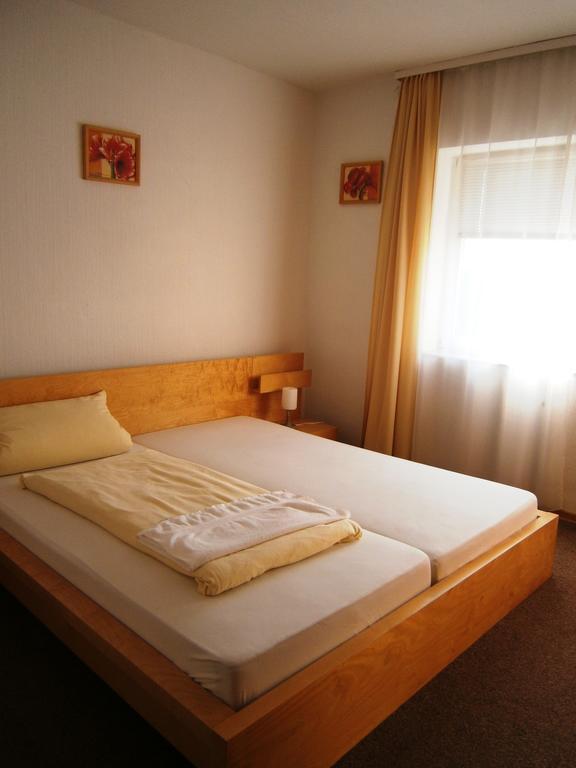 Hotel Strauss Waldbronn Rum bild
