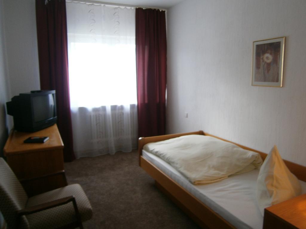 Hotel Strauss Waldbronn Rum bild