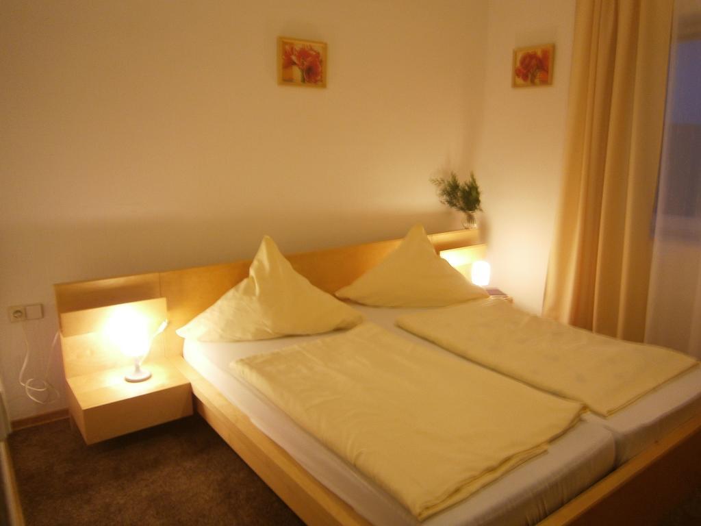 Hotel Strauss Waldbronn Rum bild